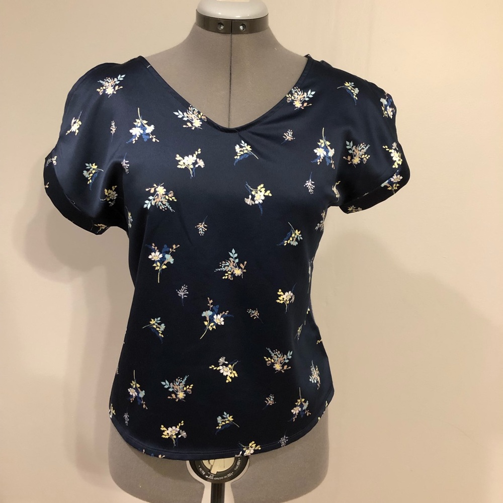 NWOT Simply Styled Navy Cold Shoulder Top (S)